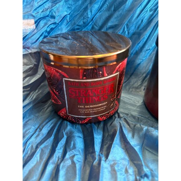 Stranger Things Bath and Body Works 3 Wick Candle Bundle New - Picture 7 of 9